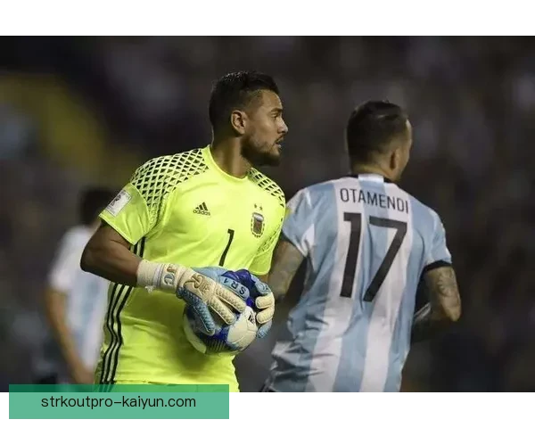 罗梅罗：阿根廷后卫世界杯表现亮眼，成为众多球迷关注的焦点