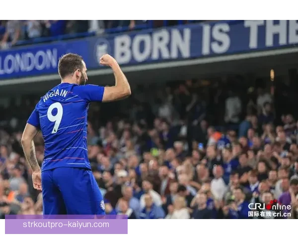 坎特在切尔西时期表现稳健，助力球队夺得多项荣誉和成功